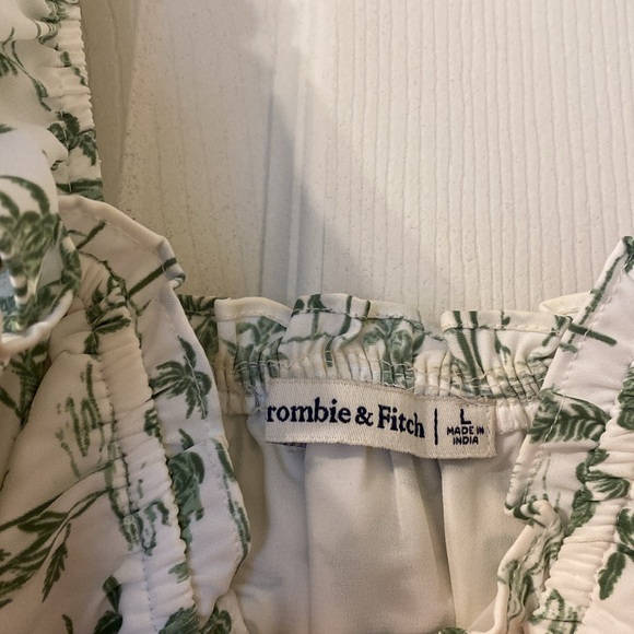 Abercrombie & Fitch Palm tree flutter top - Picture 2 of 3